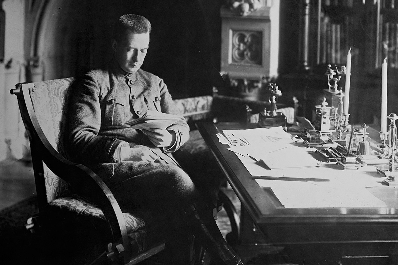 Aleksandr Kerensky, pemimpin revolusioner Rusia. Menteri Perang tahun 1917.
