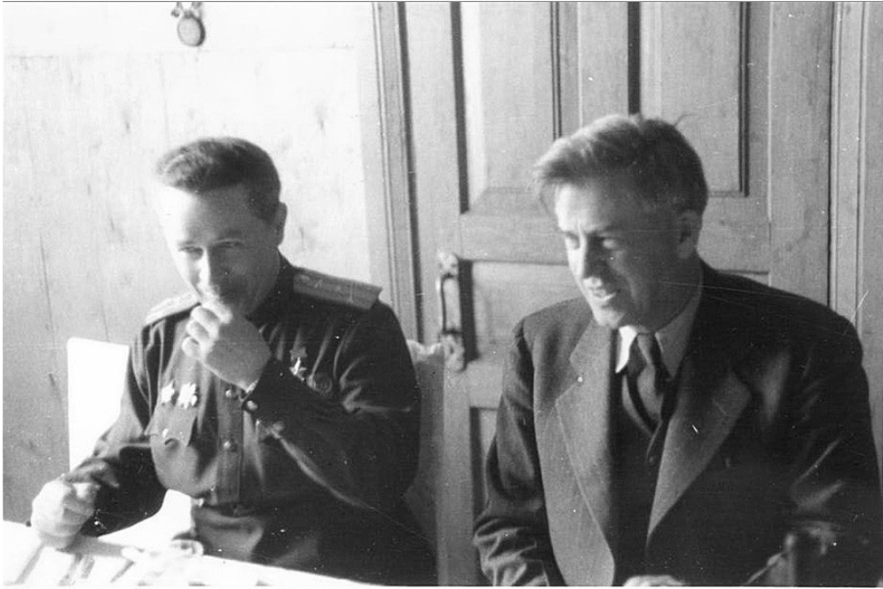 S polkovnikom Iljem Mazurukom 1944.