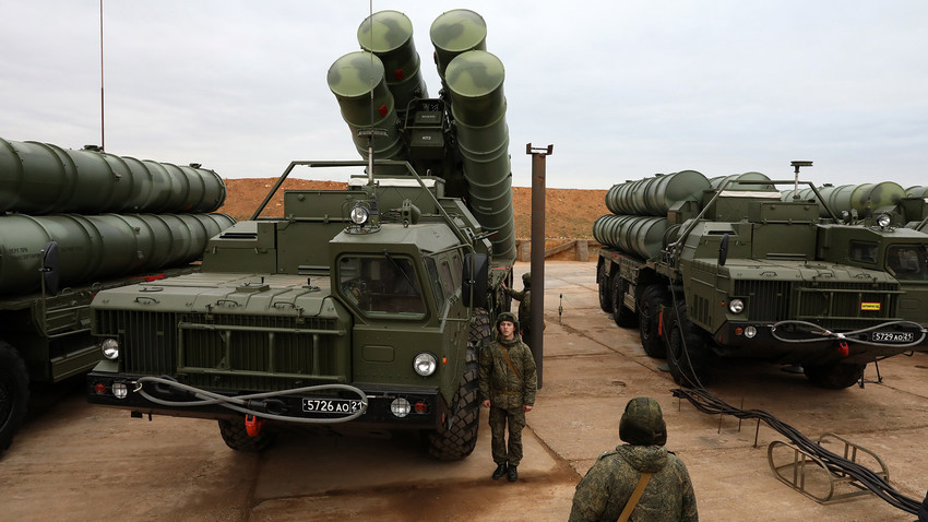 Raketni sustavi PZO-PRO S-400 "Trijumf" raketne pukovnije Južnog vojnog okruga Oružanih snaga RF na borbenom dežurstvu.

