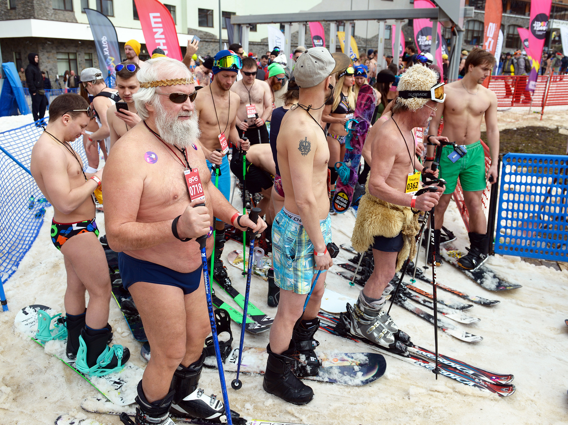 Mass bikini skiing: Sochi's winter resort hit by naked heat wave