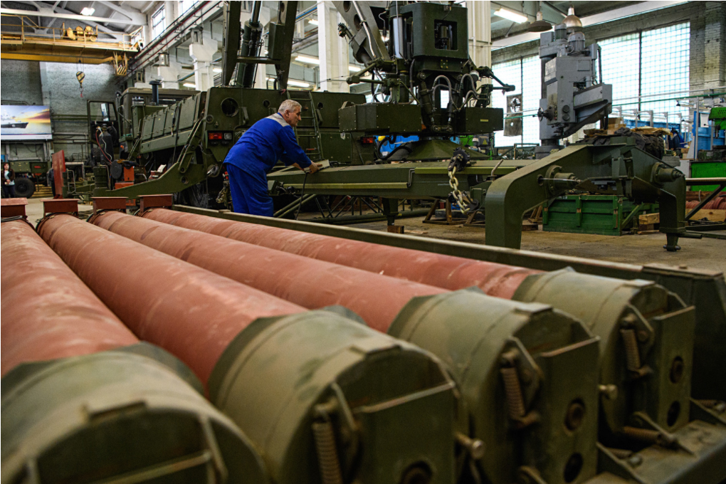 Jekaterinburg, 18. maj 2017: Sestavljanje naprave za polnjenje goriva raketnih sistemov S-300 in S-400 v znanstveno-proizvodnem podjetju Start.