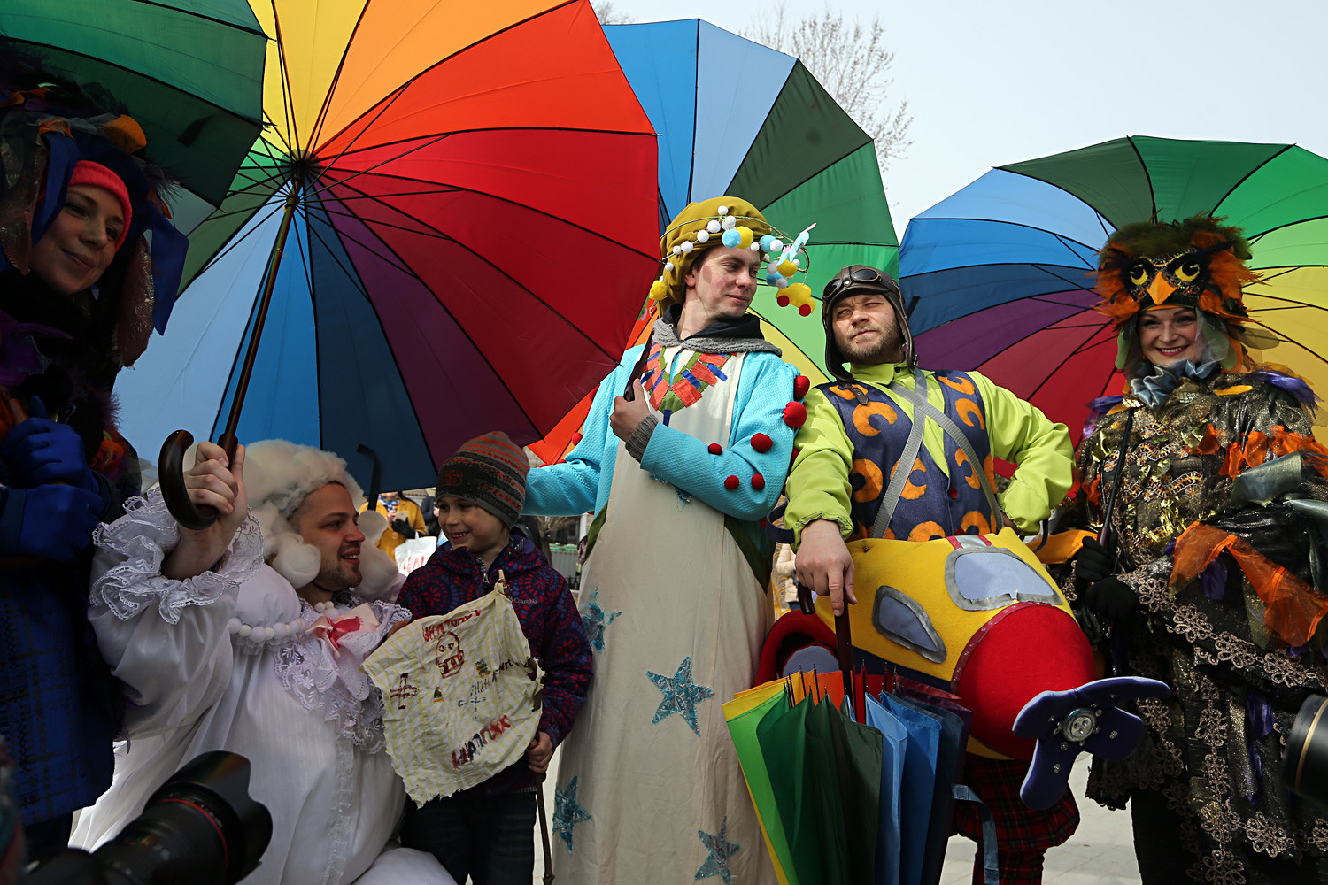 Participants in a spring parade held as part of the Easter Gift festival in Tverskoy Boulevard.