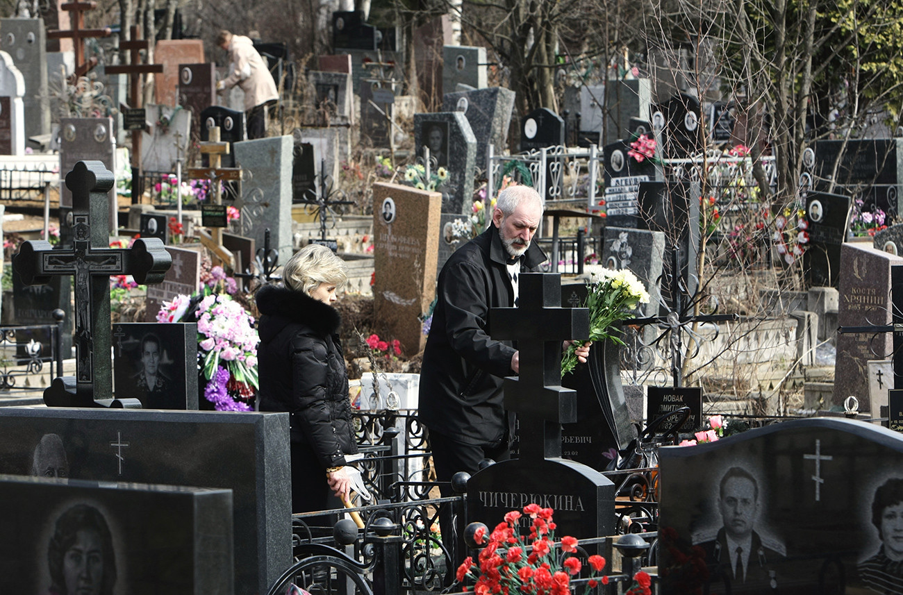 Ida ao cemitério tornou-se forma de celebrar Páscoa durante a URSS