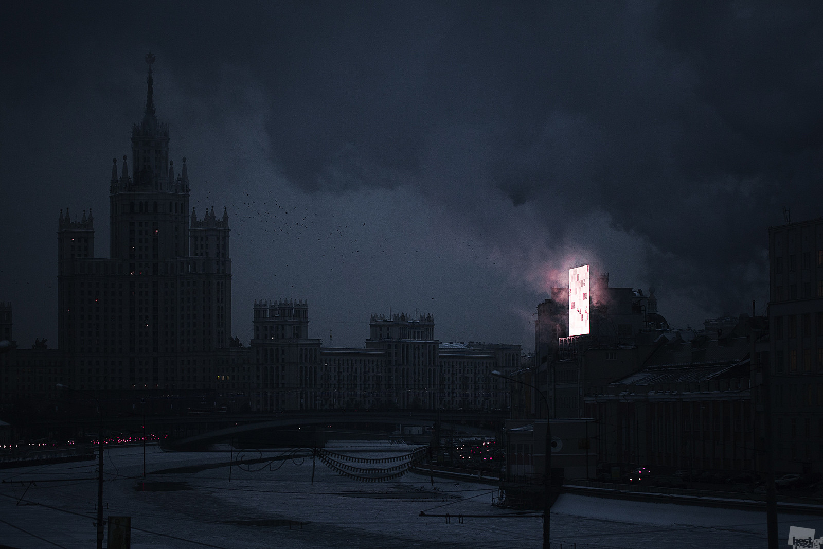 El Mordor de Moscú. Esta fotografía fue tomada al anochecer, justo en el momento en el que las luces de la ciudad se encienden en el centro de la capital.