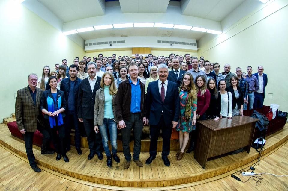 Денис Добрјаков са студентима у Рибинску