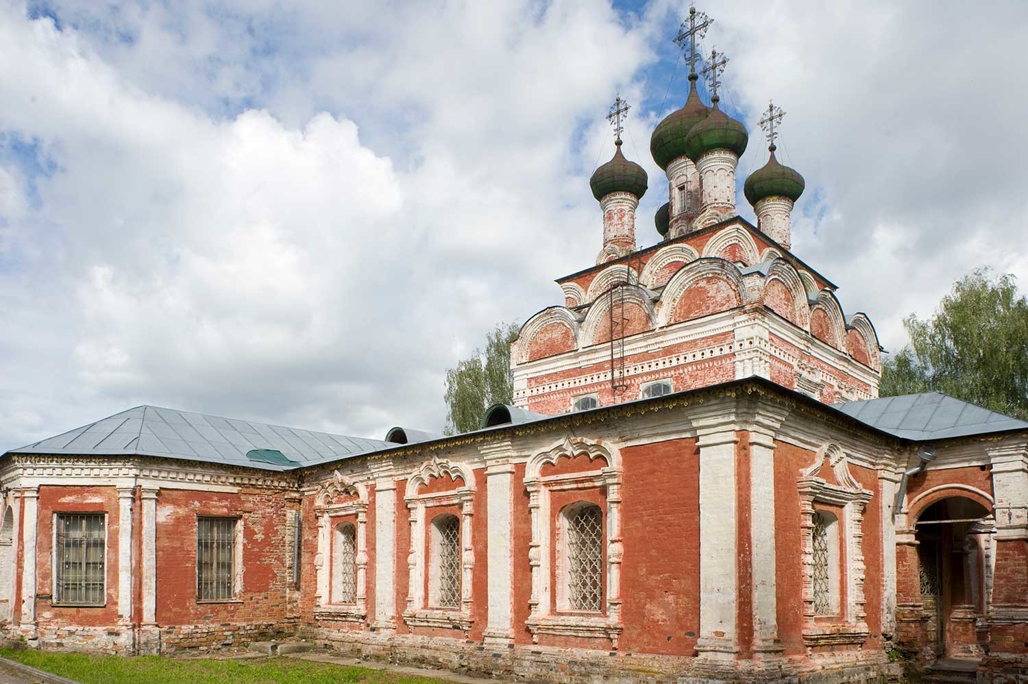 Ostashkov. Cattedrale della Trinità. Vista ovest. 24 agosto 2016
