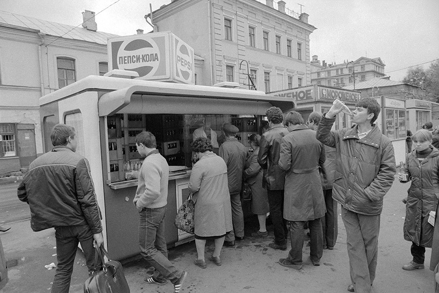 Sebuah kios Pepsi di Moskow, 1983.