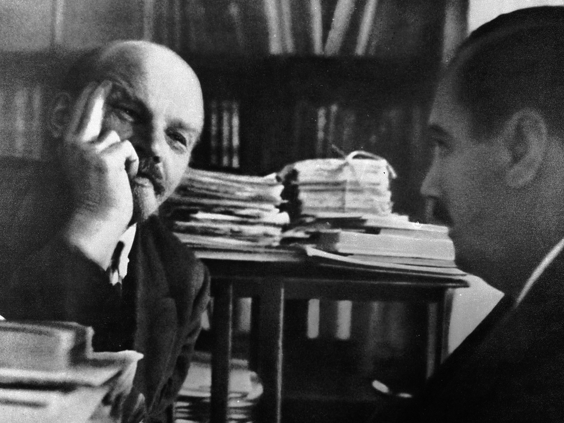 According to Wells, Lenin had a “pleasant, quick-changing, brownish face, with a lively smile 