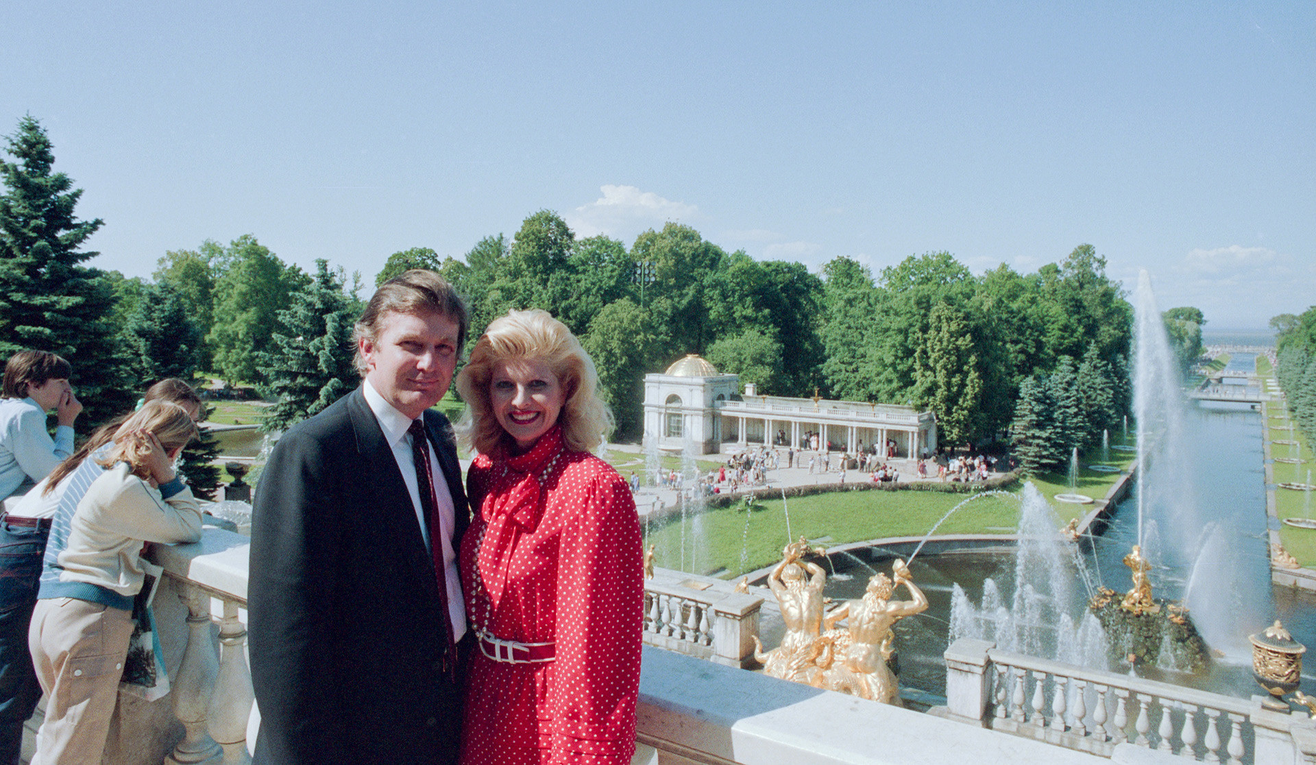 Donald Trump sa suprugom Ivanom u Peterhofu (pored Sankt-Peterburga), srpanj 1987.

