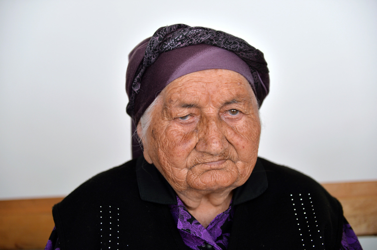 Rusija, Republika Kabardino-Balkarija, 17. srpnja 2017. Starica iz Kabardino-Balkarije Nanu Šaova u selu Zajukovo, Baksanski rajon. Šaova je napunila 127 godina i dospjela u 