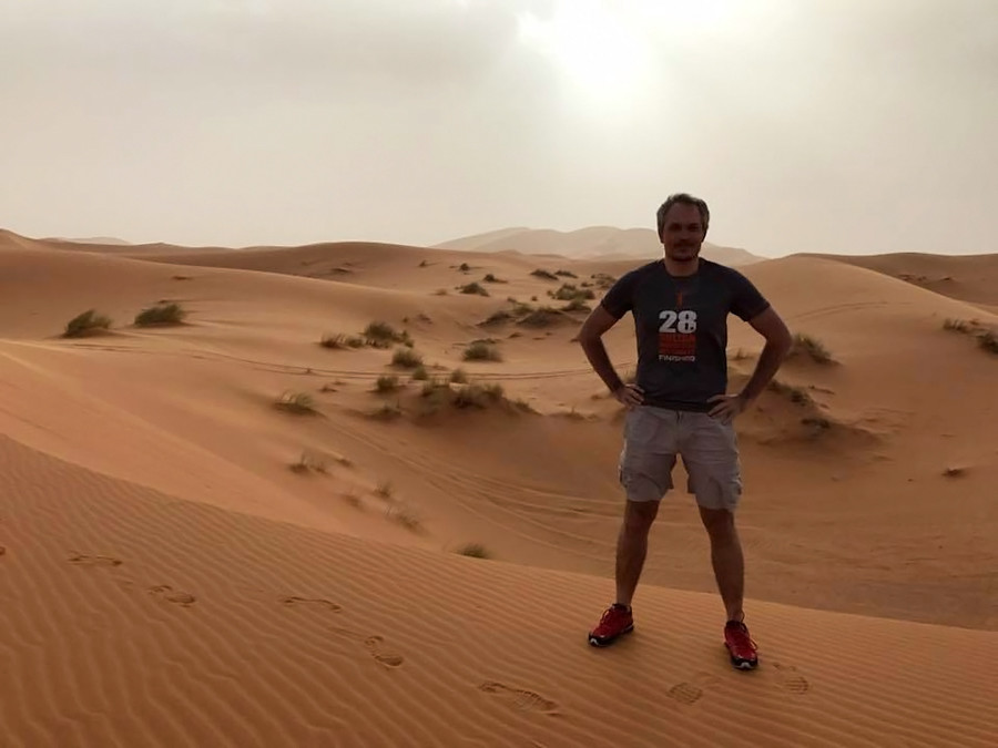 Dmitri durante el Maratón des Sables en Sáhara.