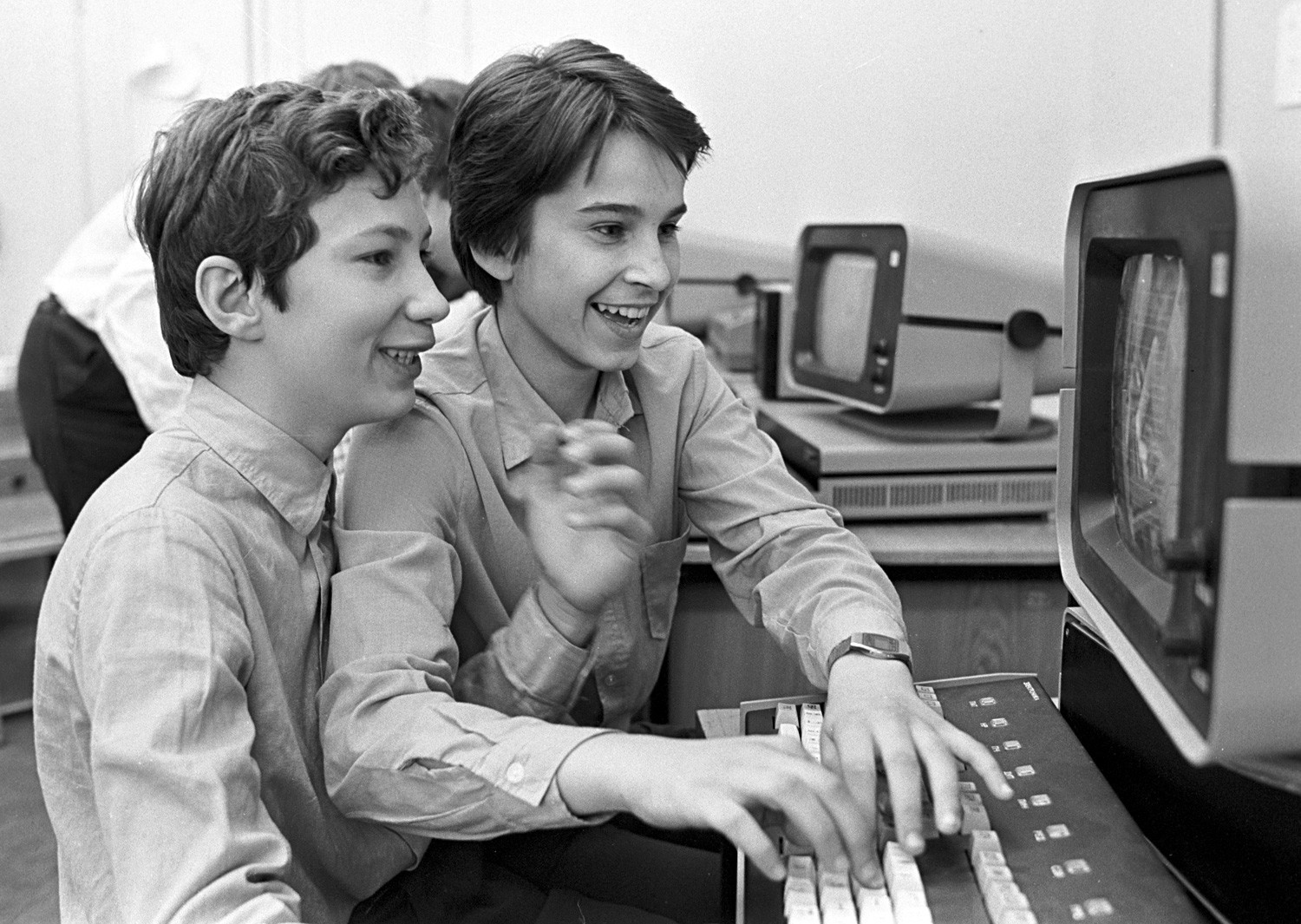 Съветските ученици се учат да работят на компютър, в час по информационни науки (1985 г.)