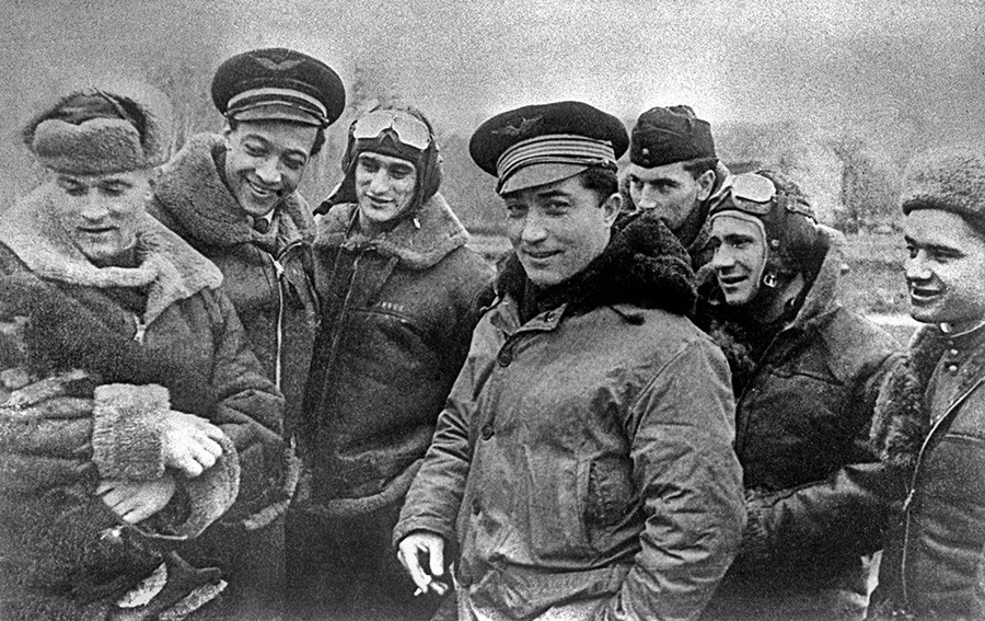 Russian and French pilots during the joint East Prussian military operation in January 1945. 