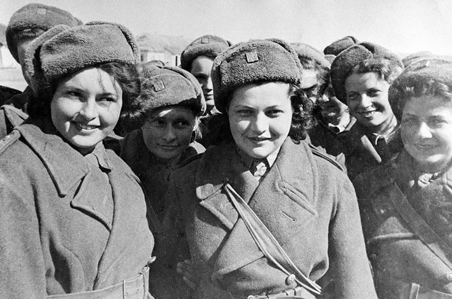 Медицинске сестре и везисткиње чешке јединице, 01.05.1943.