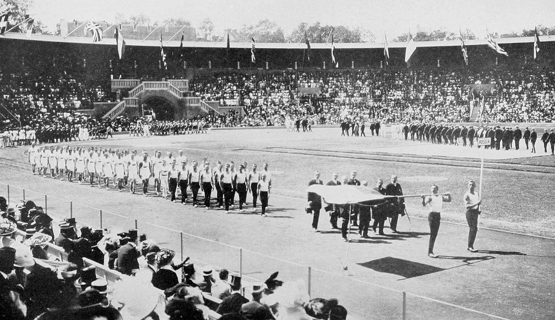 Atletas rusos en la Ceremonia de la inauguración de los Juegos Olímpicos de 1912.