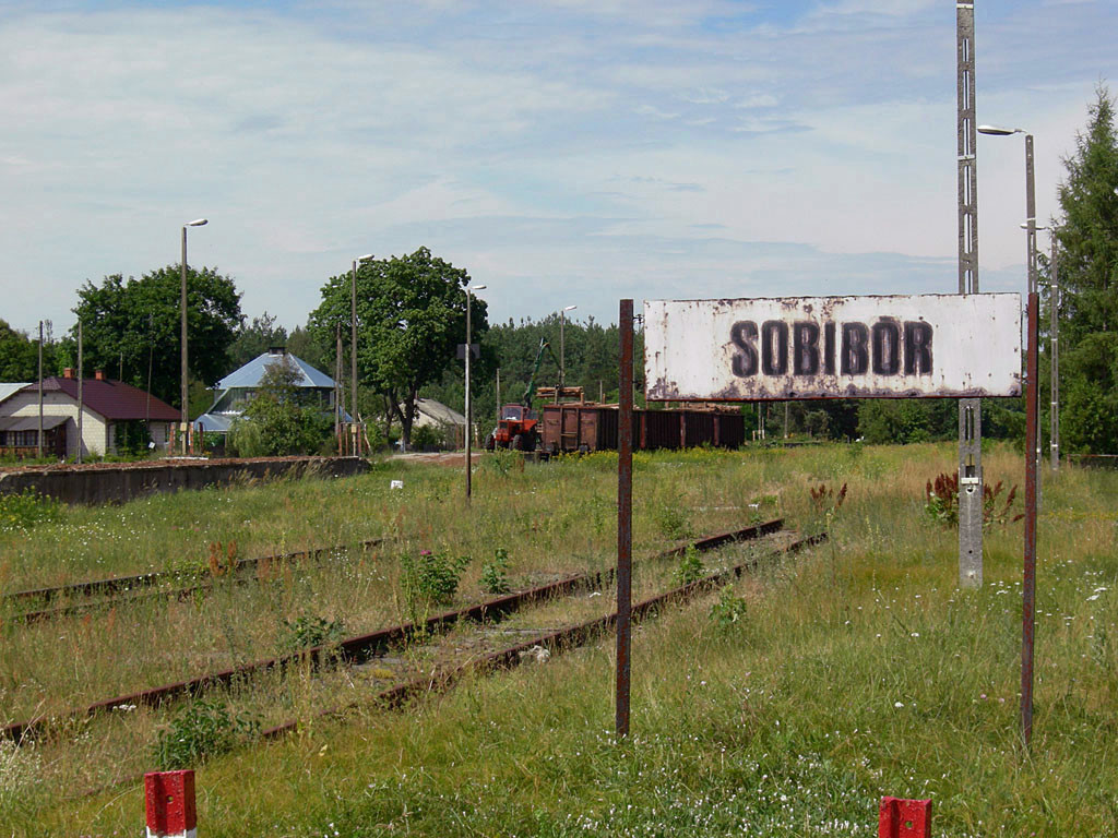 Železniška postaja nekdanjega taborišča.