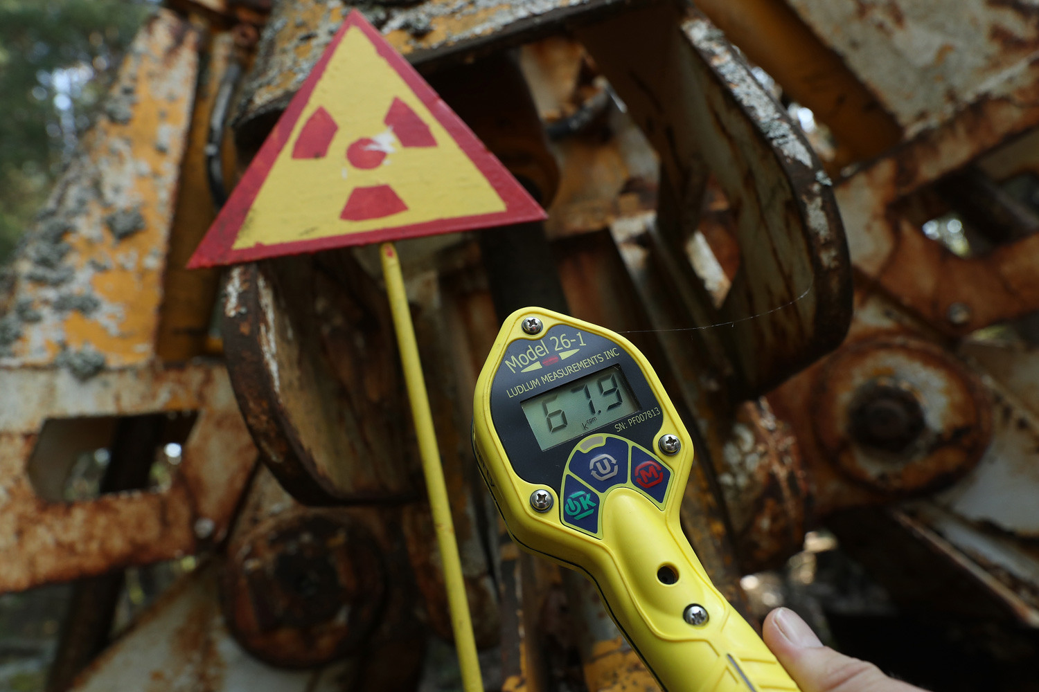 A Geiger counter shows a reading of 679,000 counts per minute near a metal claw contaminated with radioactivity in the ghost town of Pripyat in 2017. Such radiation level still surpasses the normal one seriously.