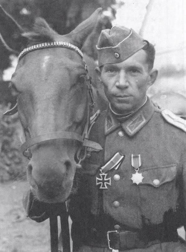 Poveljnik 1. donskega polka, nosilec železnega križca I. reda. 