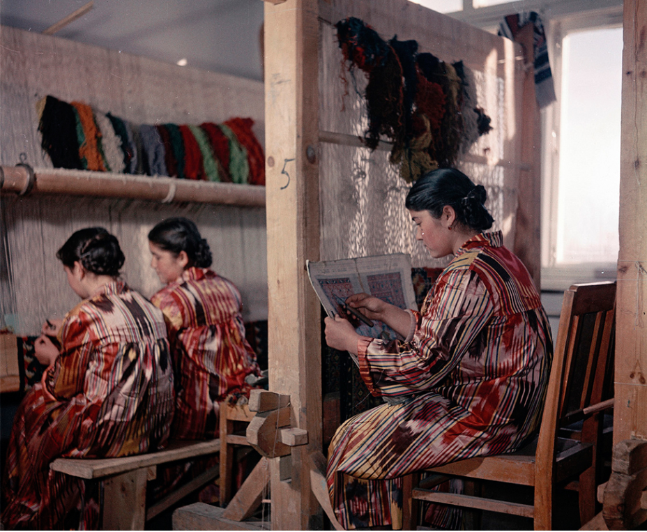 Šola tradicionalnega uzbeškega tkanja v Taškentu, prestolnici takratne Uzbeške SSR