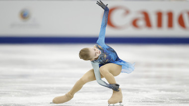 Видео: Новата руска ѕвезда на уметничкото лизгање Александра Трусова