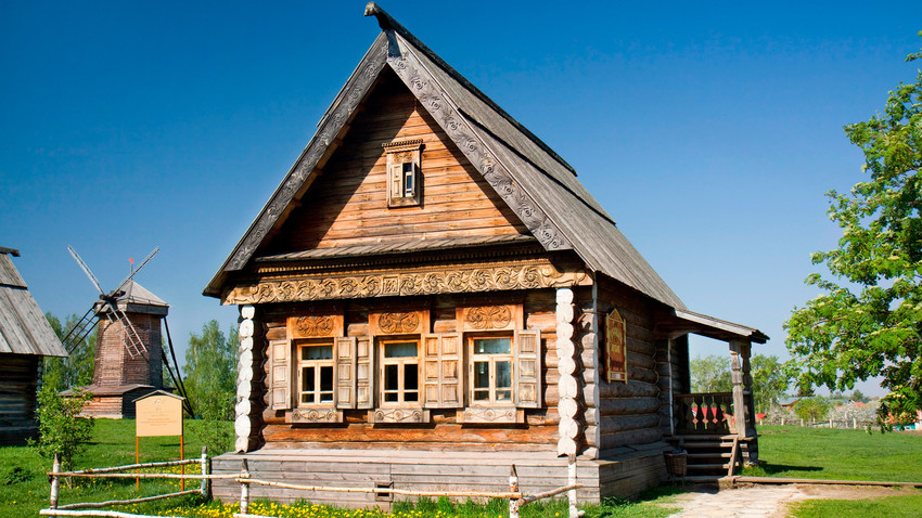 7 Different Types Of Traditional Russian Dwelling Russia Beyond   5ae9806e85600a23751ca9f2 