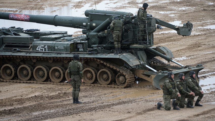 Senjata 2S7 Pion (S7M Malka) saat Army-2017 di Moskow.