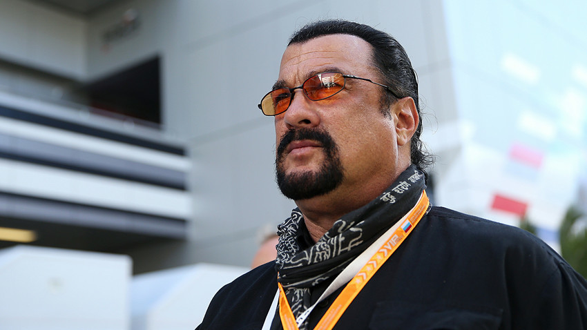 Steven Seagal se smatra Rusom.