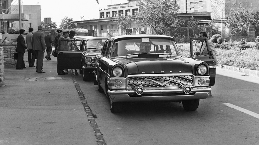 O carro de Leonid Brejnev, do modelo Tchaika.