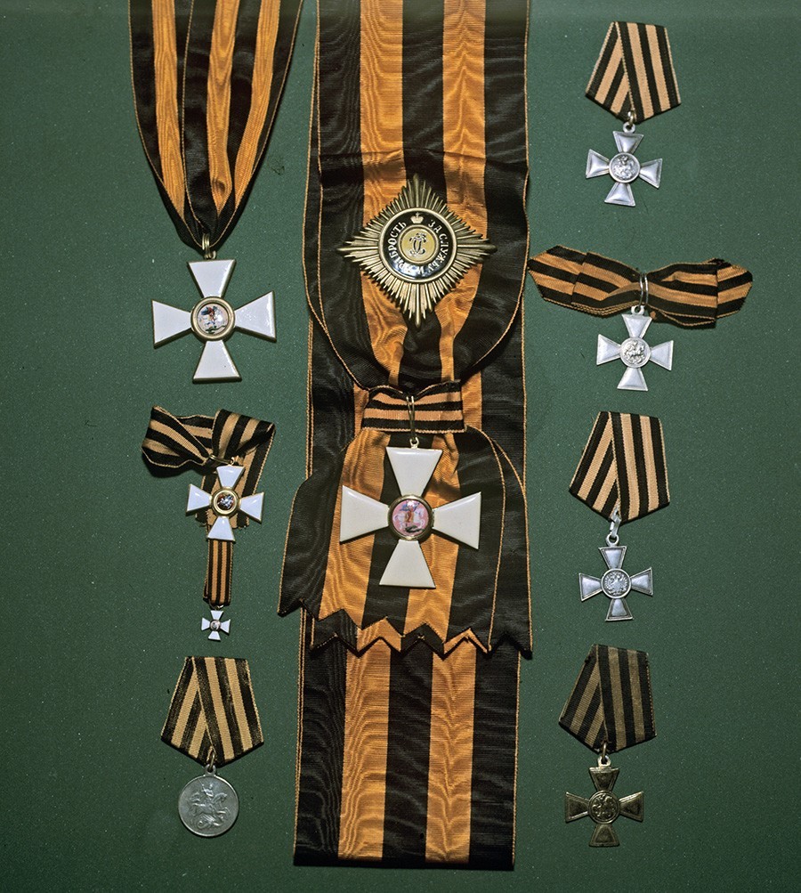 Medalje in značke sv. Jurija, razstava starih odlikovanj.