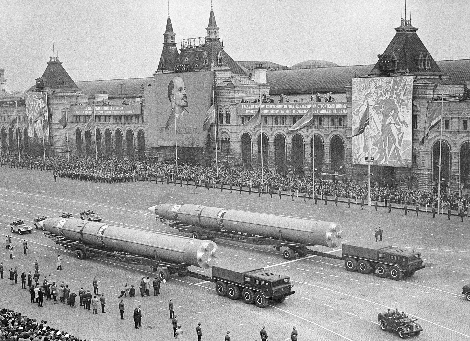 Военен парад на Червения площад за 20-годишнината от победата във Великата отечествена война (1941 - 1945)