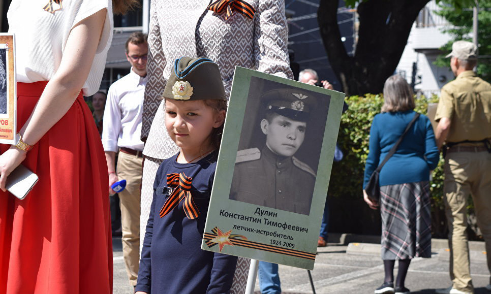 Rund 300 Menschen nahmen an der Aktion in Tokio teil. Auf dem Territorium der russischen Botschaft wurden Zelte mit einer Feldküche aufgestellt.