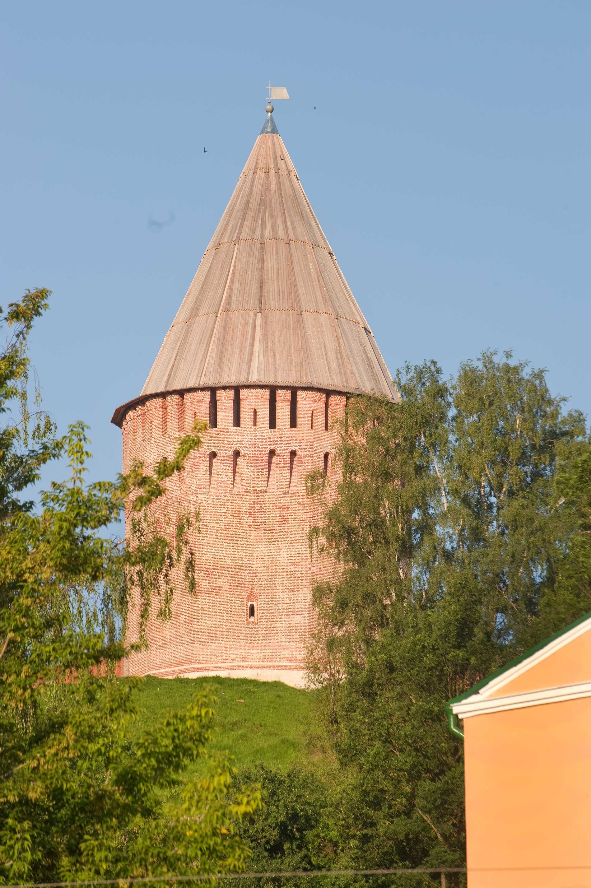 Cittadella di Smolensk, angolo nord-est. Torre Veselukha, vista nord-est. 1° luglio 2014
