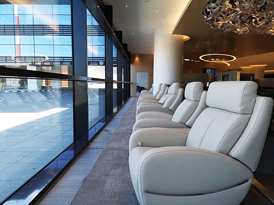 Der VIP-Saal für Stars und Politiker bietet ein noch schickeres Interieur und Sessel zum Entspannen.