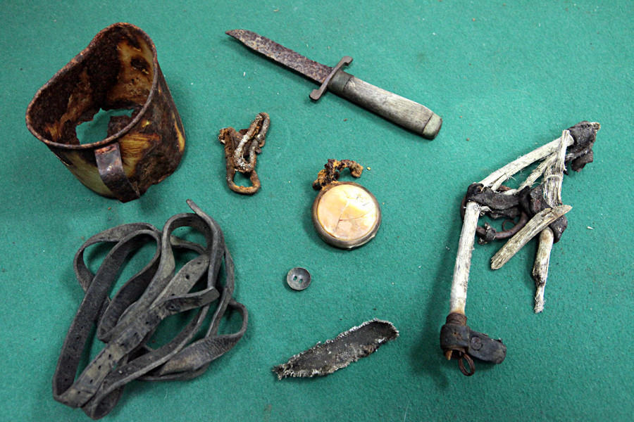 Predmeti koje su ruski znanstvenici pronašli na Zemlji Franje Josipa, gdje je 1913. godine nestala ekspedicija Georgija Brusilova.

