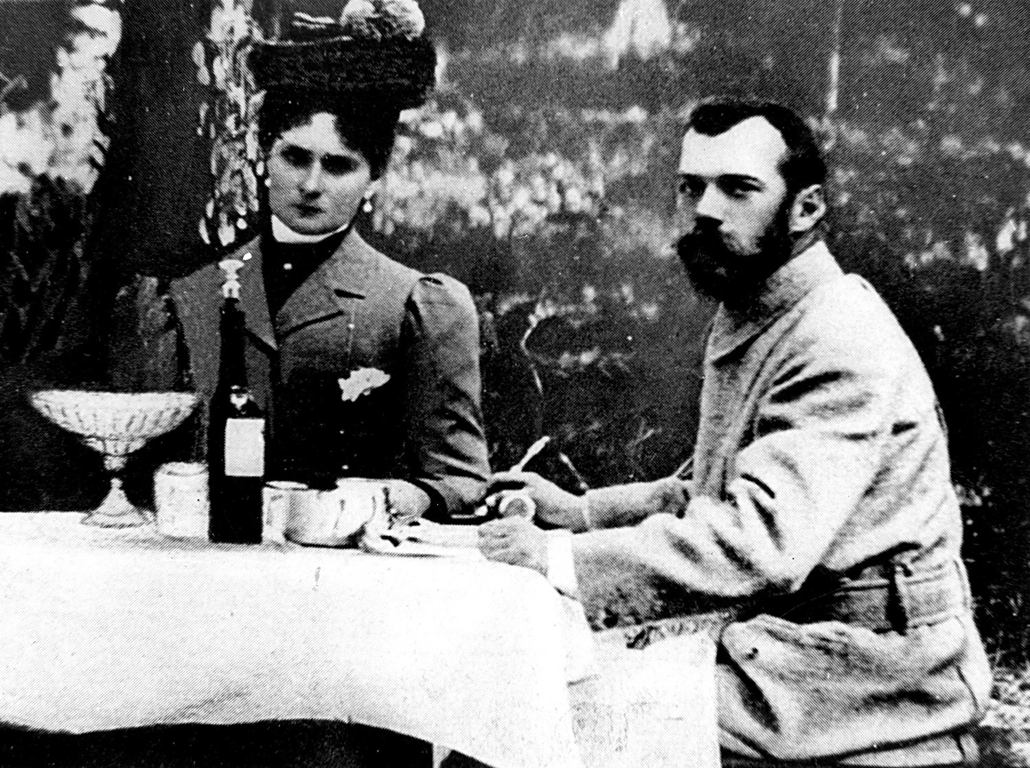 Nicholas II and his wife Alexandra Fedorovna at the table