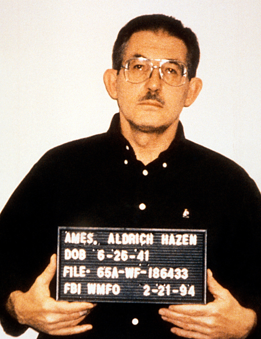 Ames teria comprometido cerca de 100 operações da CIA e ajudado a revelar muitos agentes infiltrados da CIA.