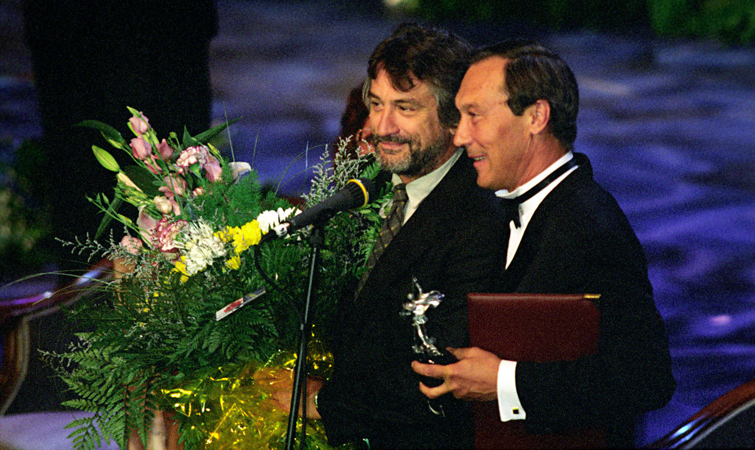 Robert de Niro and Oleg Yankovsky attend the closing ceremony of the 20th Moscow International Film Festival in 1997