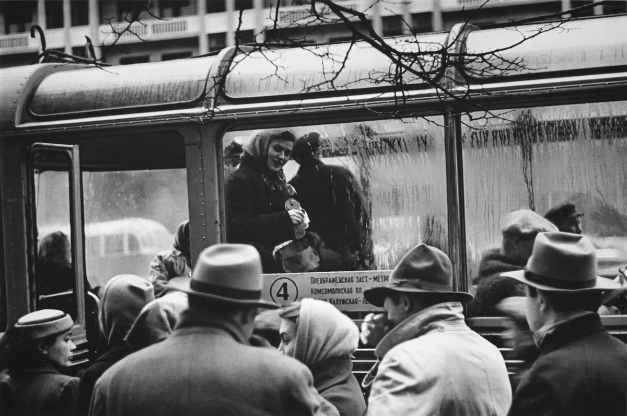 Prvi trolejbus se je na moskovskih ulicah pojavil v 30. letih. Imel je lesen okvir, kovinsko streho in nizko hitrost.