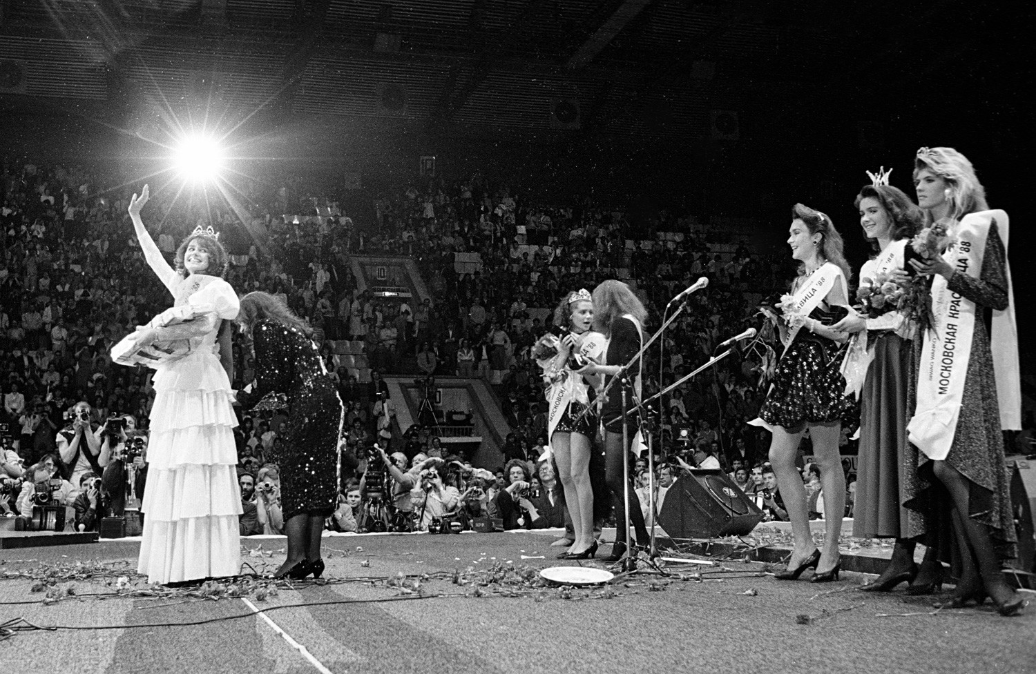 Participants of the first Moscow Beauty-88 contest.