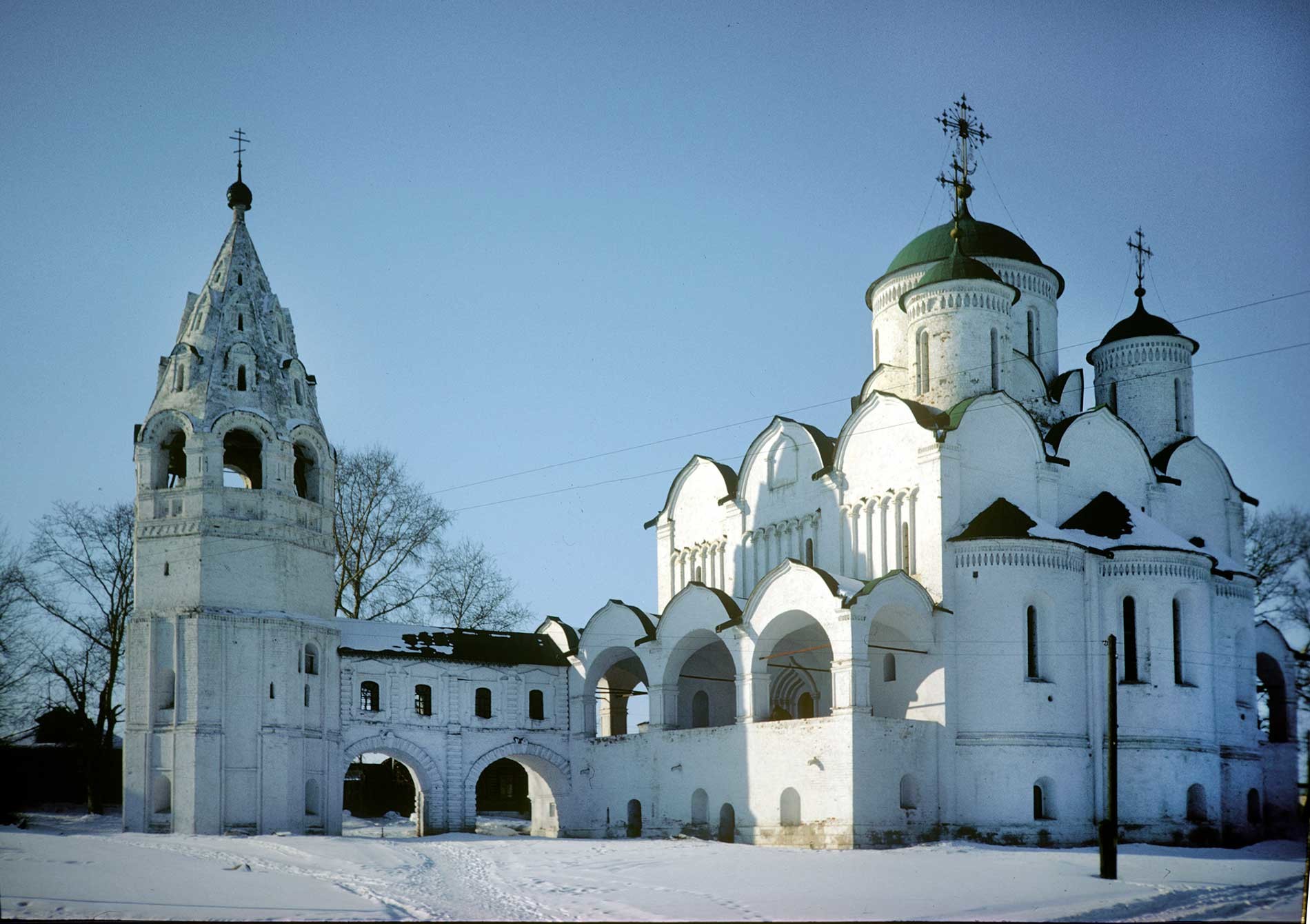 Suzdal. Intercession Convent. ​Intercession Cathedral&bell tower with Church of Procession of the Righteous Trees. Southeast view. March 5, 1972.