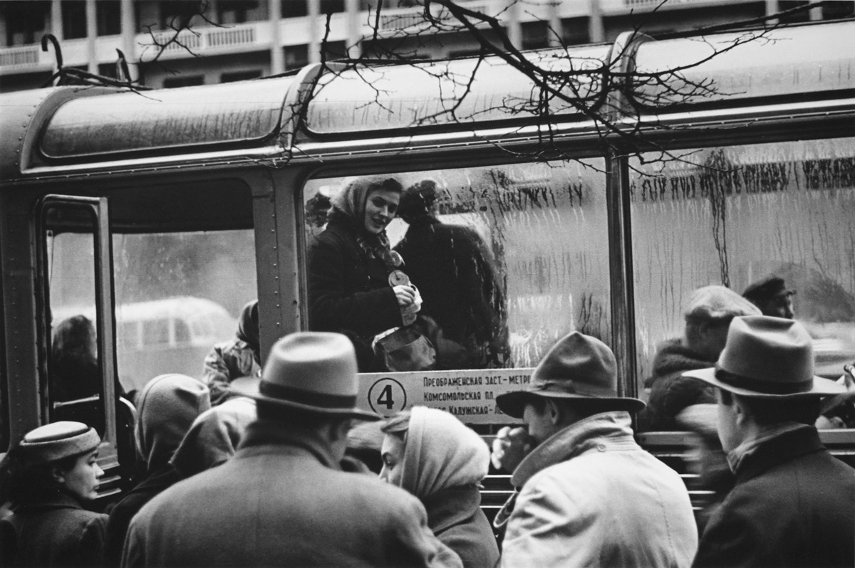 Trollejbus-Schaffnerin, 1958