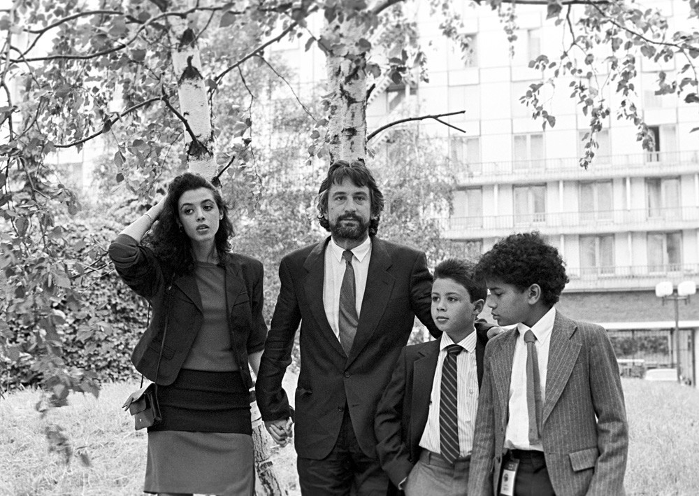 De Niro con sus hijos en Moscú, 1987.