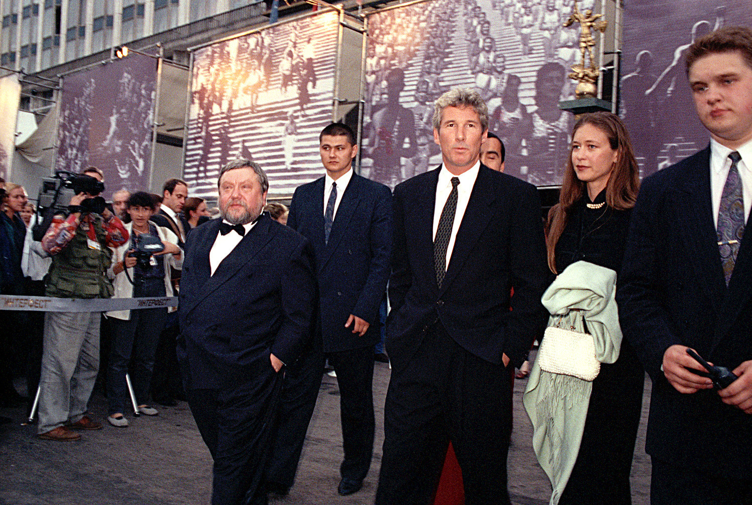 Gere (centro) presidiu júri no 19º Festival Internacional de Cinema de Moscou, composto também pelo diretor e amigo Serguêi Soloviov (à esq.)