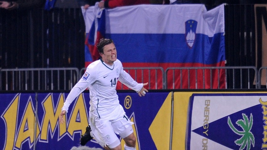 Zlatko Dedić je dosegel edini gol na tekmi v Mariboru (1:0). Na koncu se je za odločilnega izkazal gol Slovenije v gosteh v Moskvi (2:1), ki ga je dosegel Nejc Pečnik.