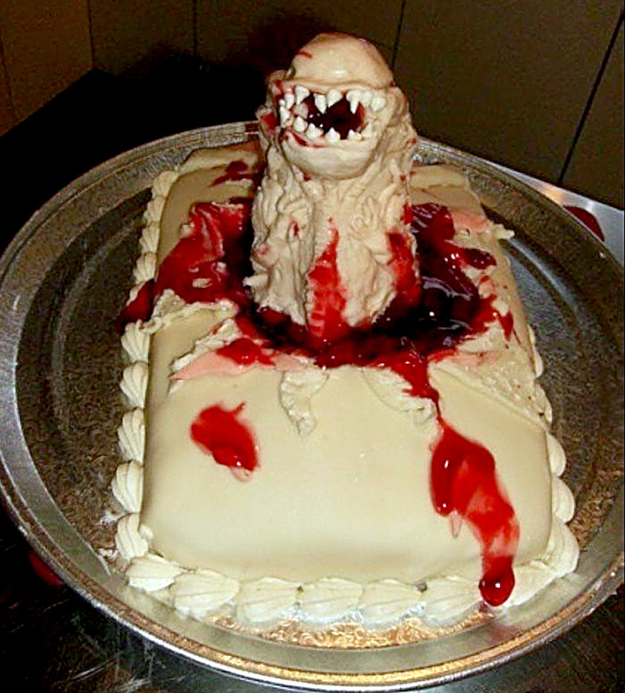 Рождение хоррор. Смешные торты. Страшный торт на день рождения. Смешные торты на день рождения.