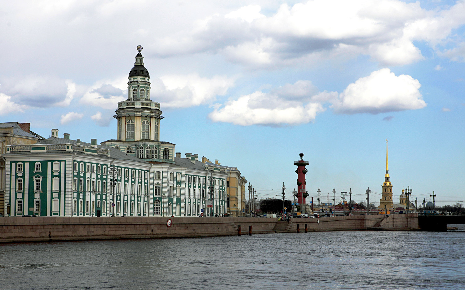 La Kunstkamera (Musée d'ethnographie et d'anthropologie de l'Académie des sciences de Russie, le tout premier musée à avoir ouvert ses portes dans le pays), Saint-Pétersbourg.