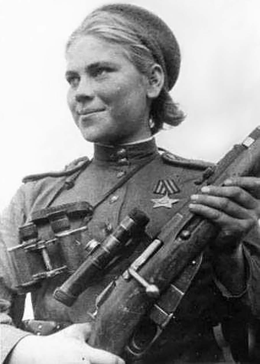 Женщина героиня войны