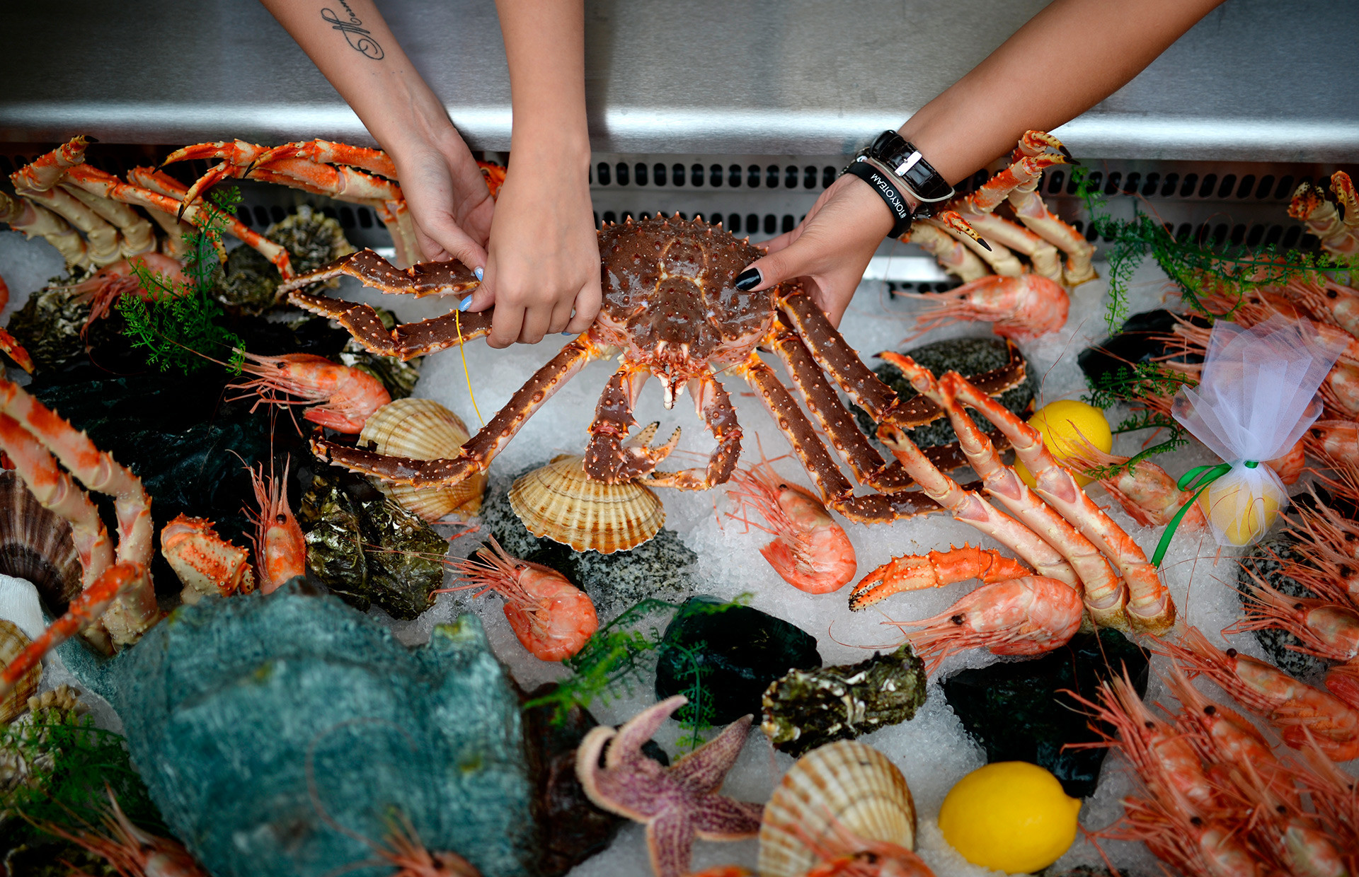 Sea food you take away will be packed properly in thermal bags