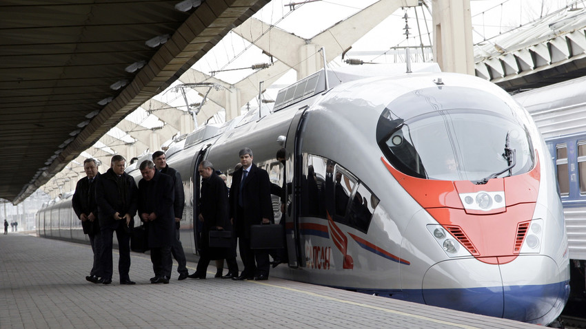 Kereta berkecepatan tinggi SAPSAN tiba di Stasiun Leningradsky, Moskow, dari Sankt Peterburg.