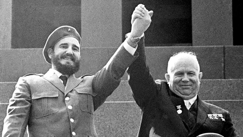 Fidel Castro dan Nikita Khrushchev.